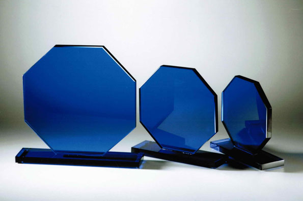 Glasständer Serie Blue Octagon mit Laser Gravur 