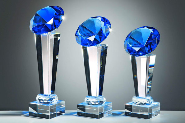 Noblesse Serie Blauer Diamant 